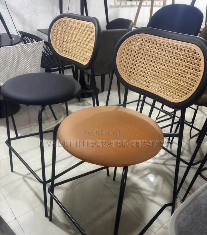 Bar Stool / Modern Bar Chair