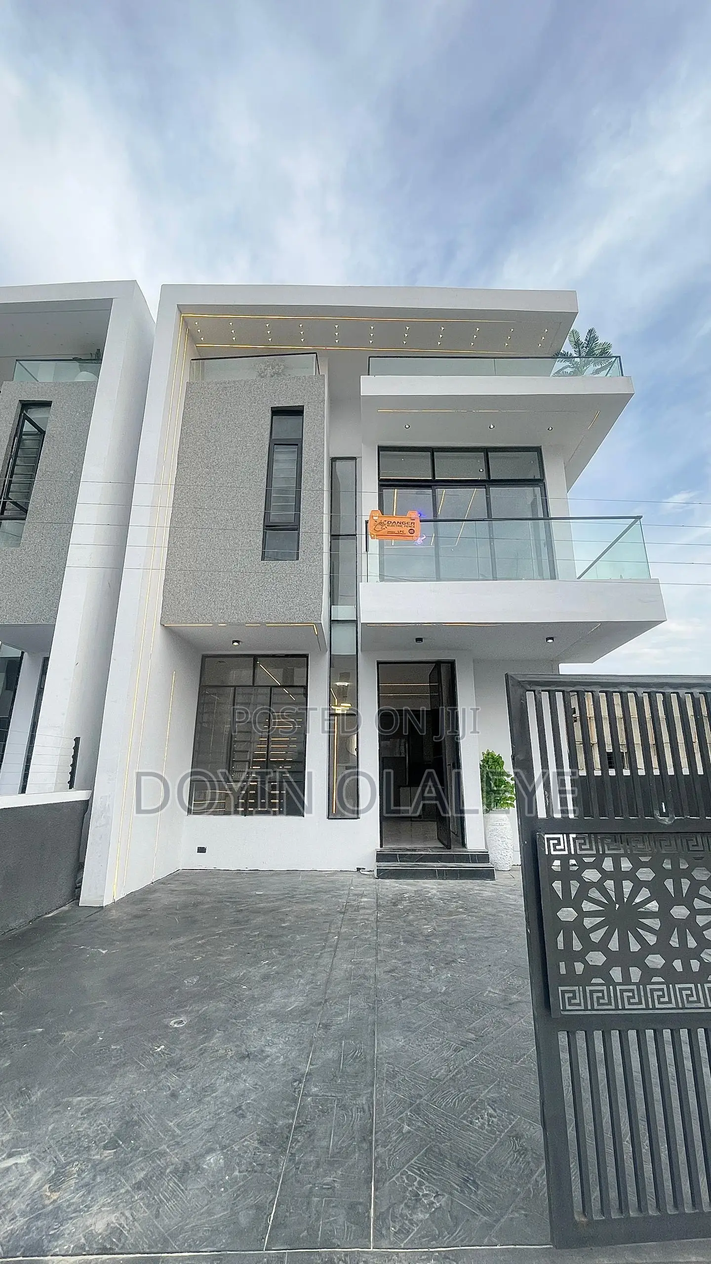 4bdrm Duplex in Ikota for sale
