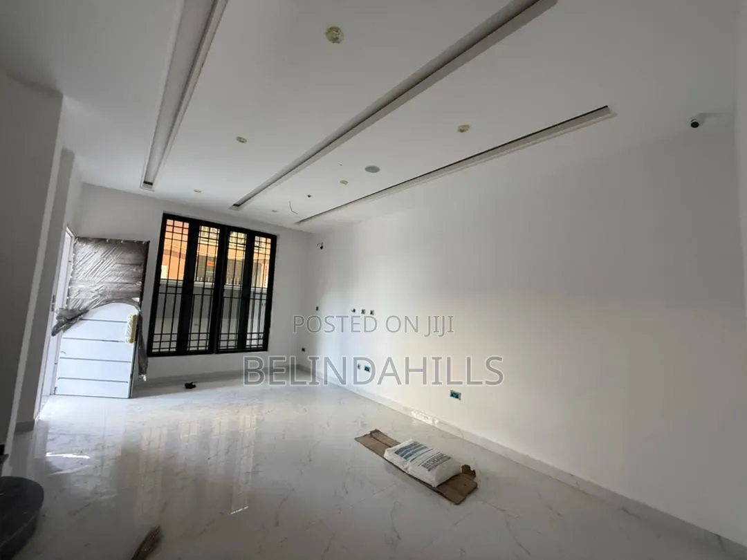 4bdrm Townhouse/Terrace in Apo Resettlement for sale