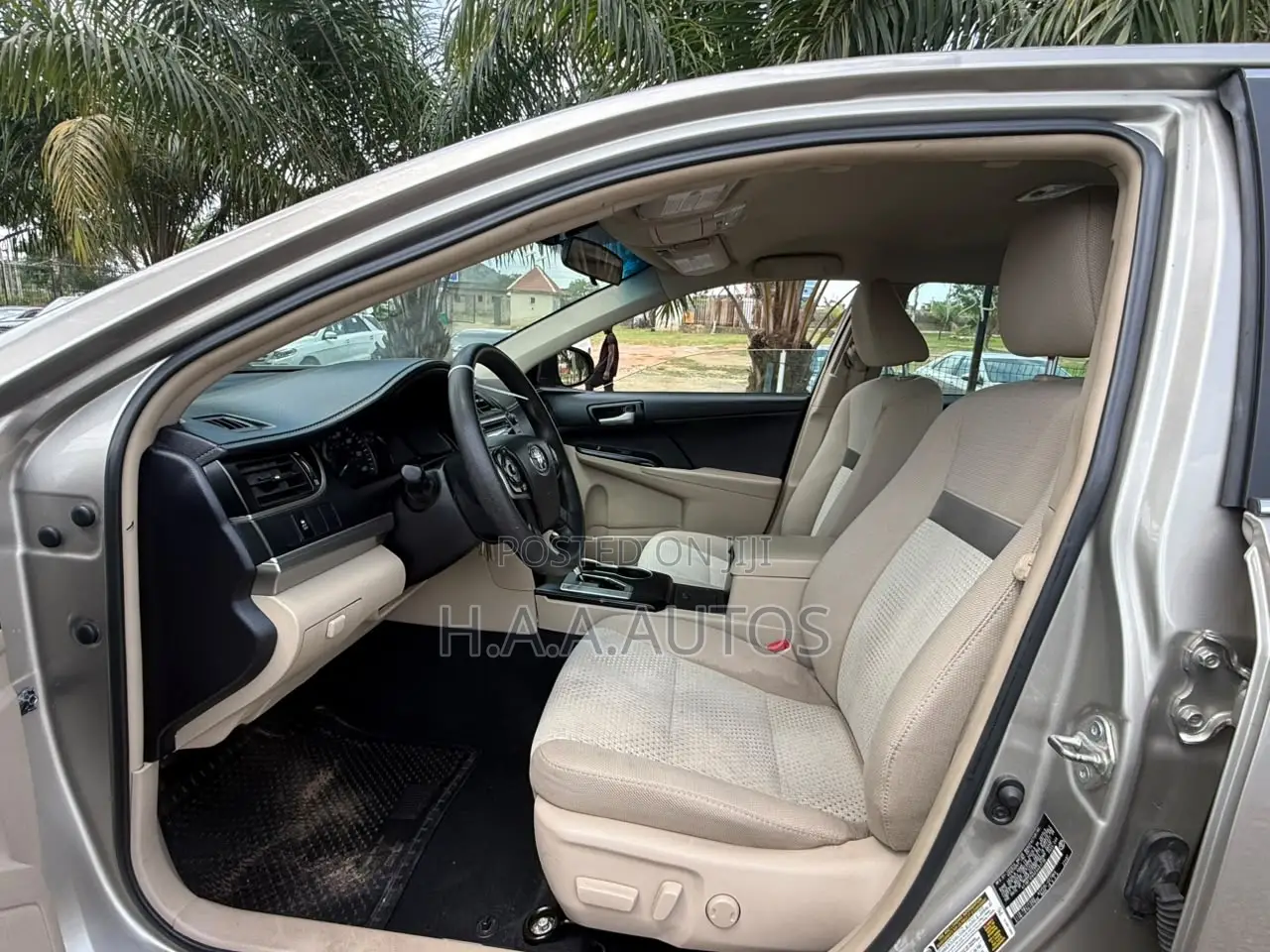 Toyota Camry LE 4dr Sedan (2.5L 4cyl 6A) 2014 Gold