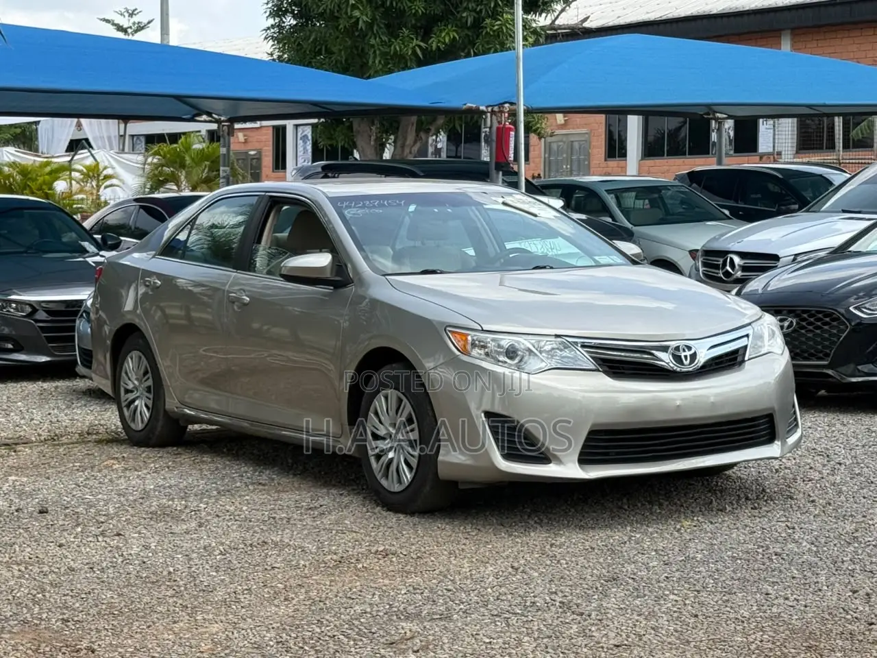 Toyota Camry LE 4dr Sedan (2.5L 4cyl 6A) 2014 Gold