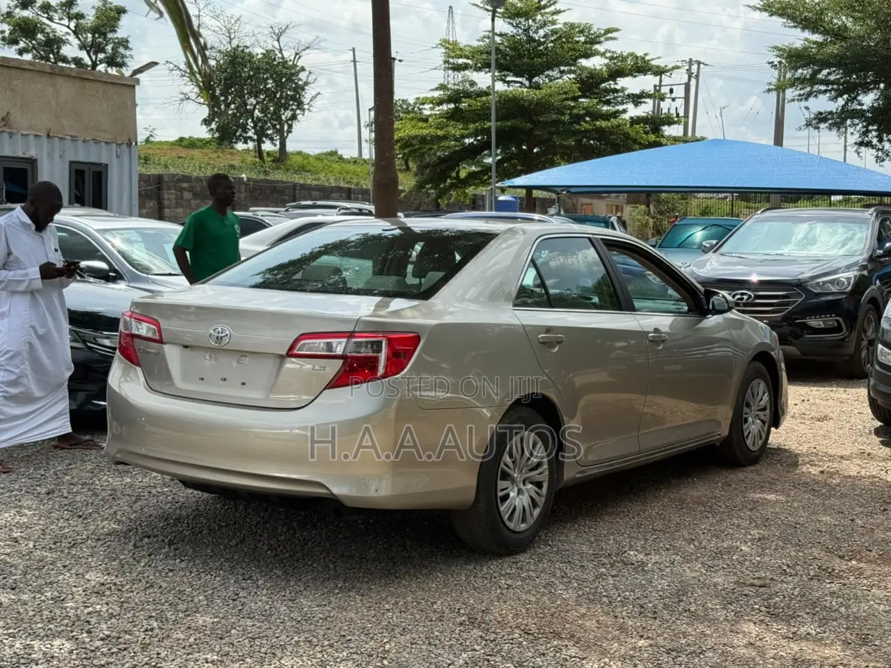 Toyota Camry LE 4dr Sedan (2.5L 4cyl 6A) 2014 Gold