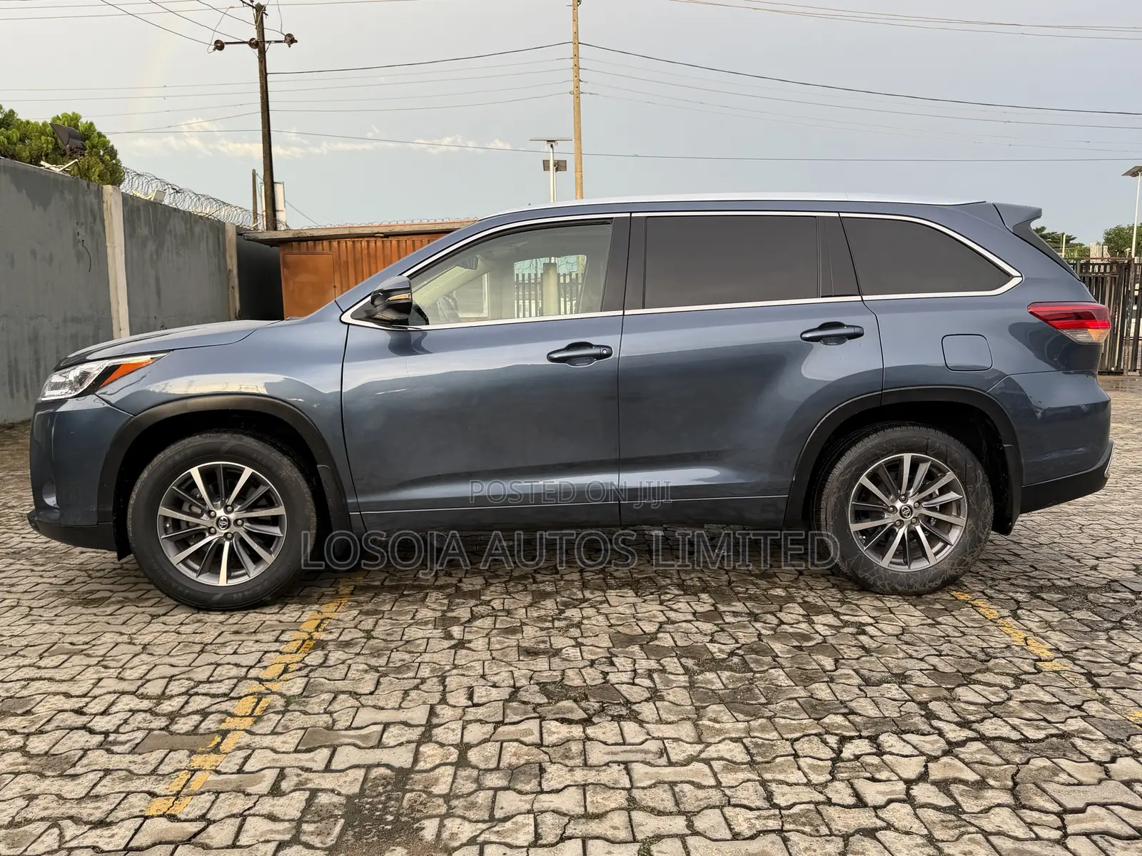 Toyota Highlander XLE 2019 Blue