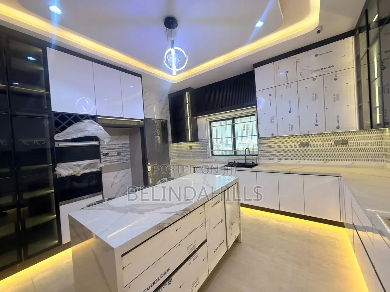 5bdrm Townhouse/Terrace in Apo Resettlement for sale