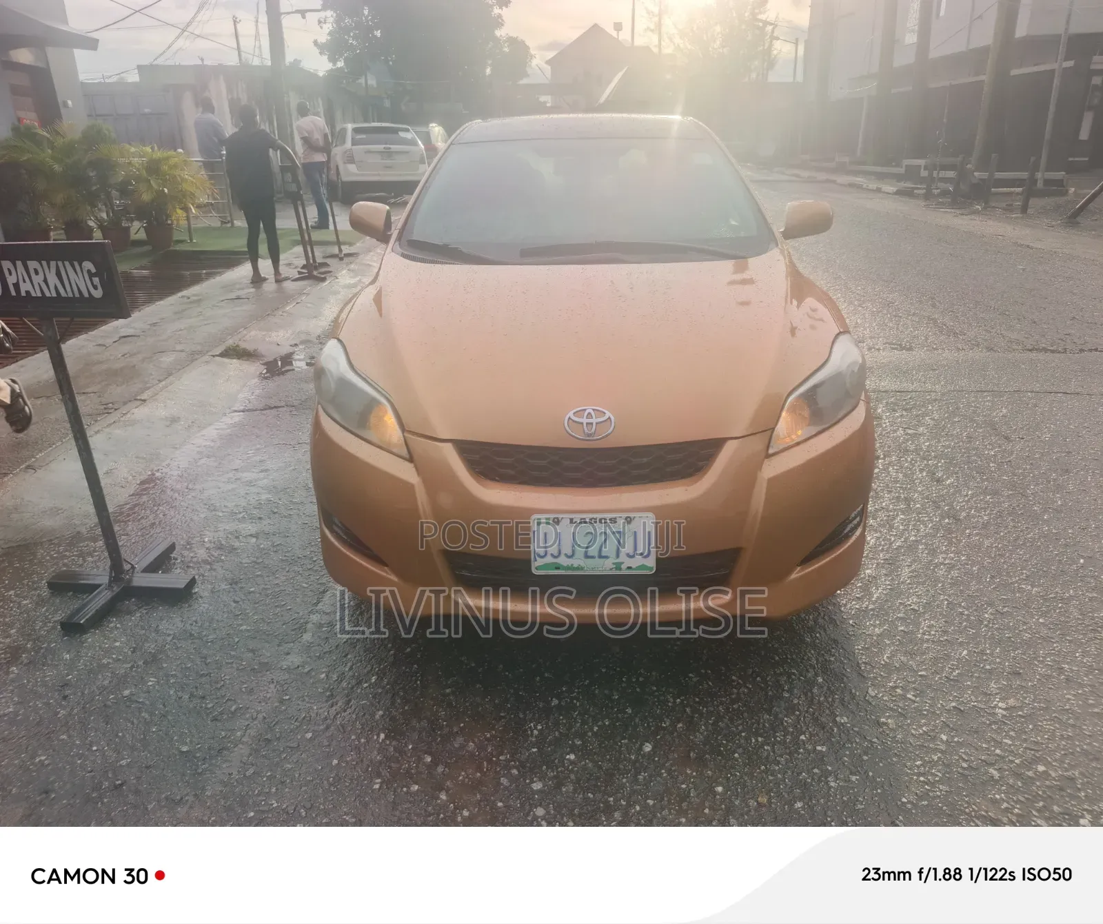 Toyota Matrix 2009 Gold