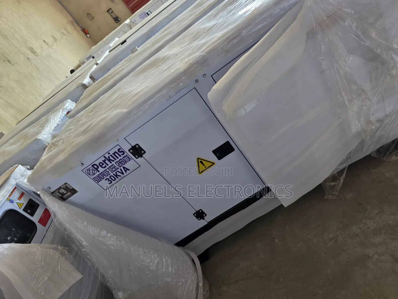 UK Perkins Diesel Soundproof Generator Sp30kva 2years Wty