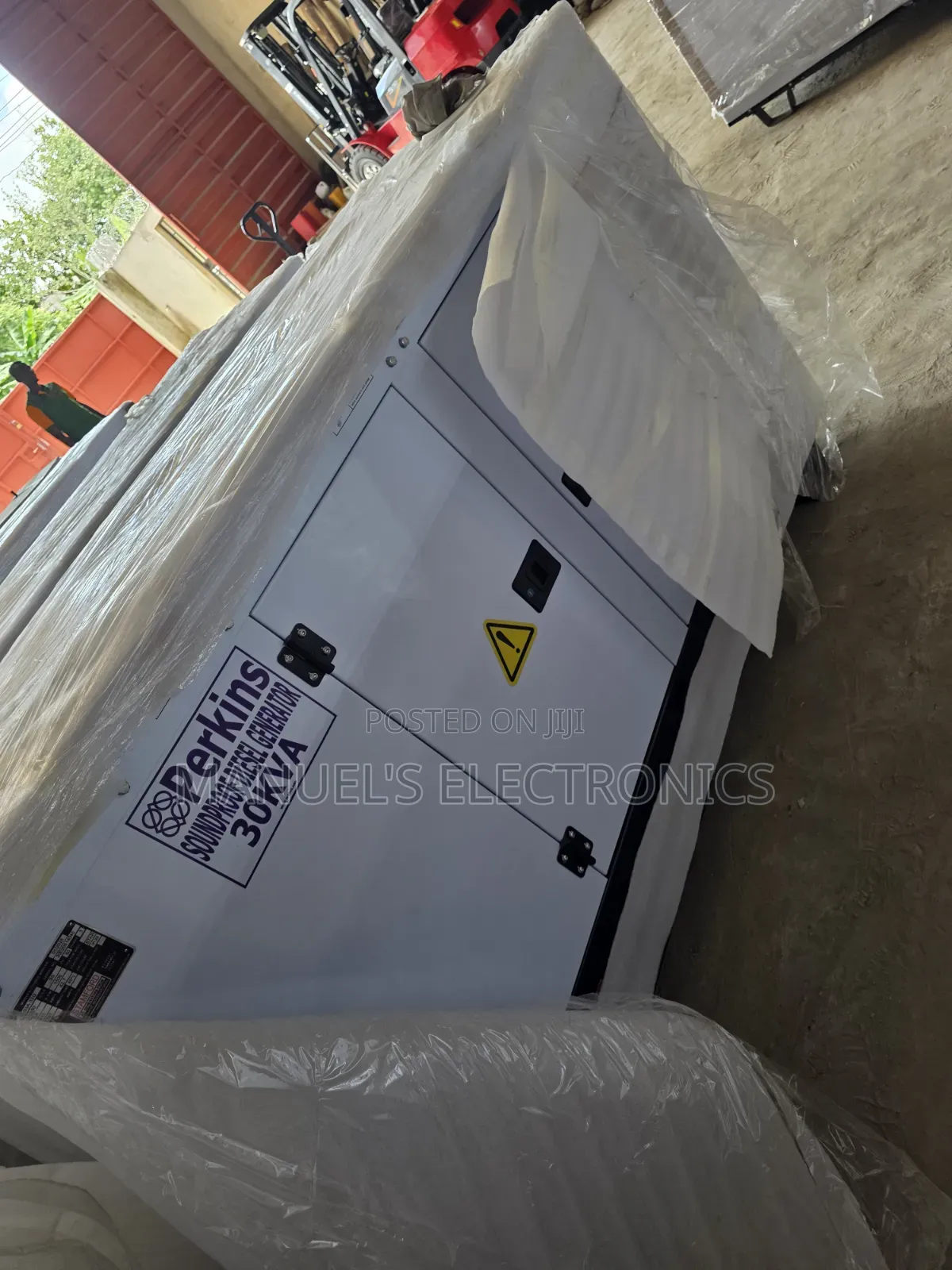 UK Perkins Diesel Soundproof Generator Sp30kva 2years Wty