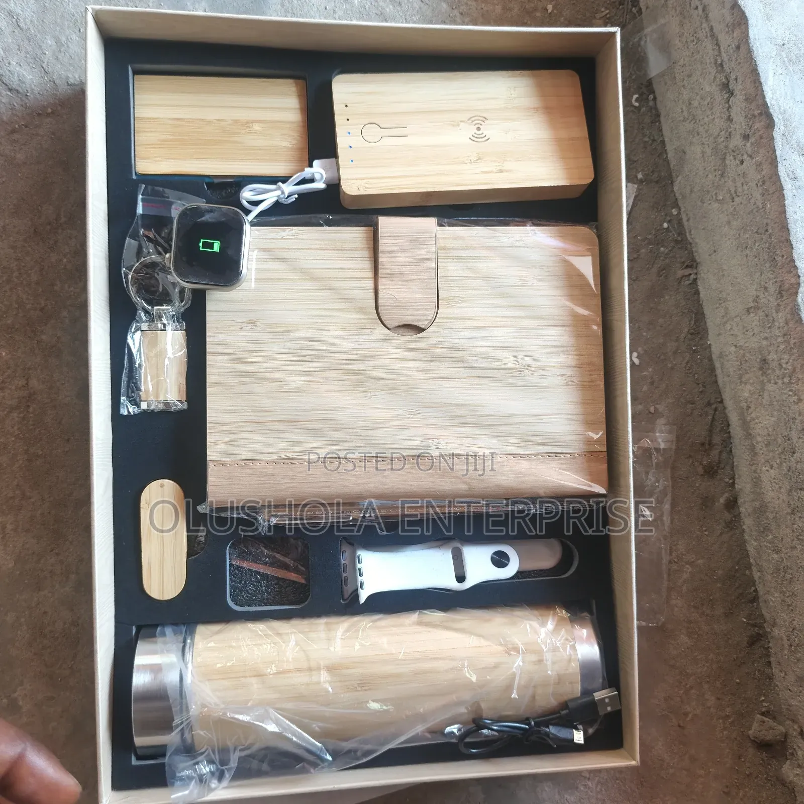 Wooden 8in1 Gift Set With Smart Watch