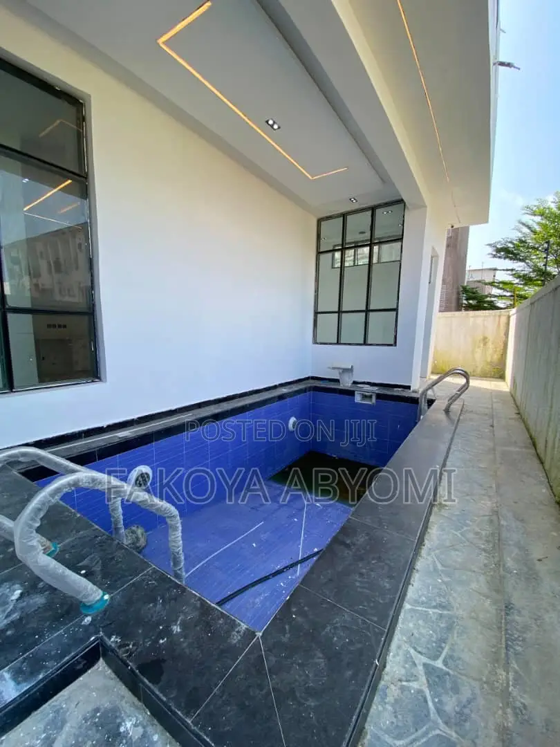 5bdrm Duplex in Chevron, Lekki Phase 2 for sale