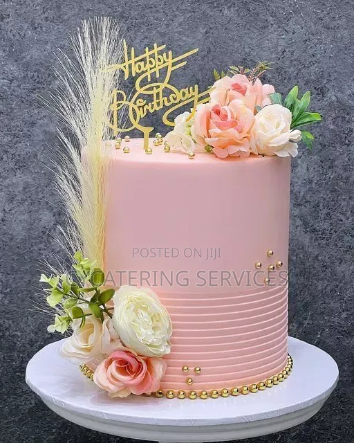 Beautiful Pocket Friendly Birthday Cake