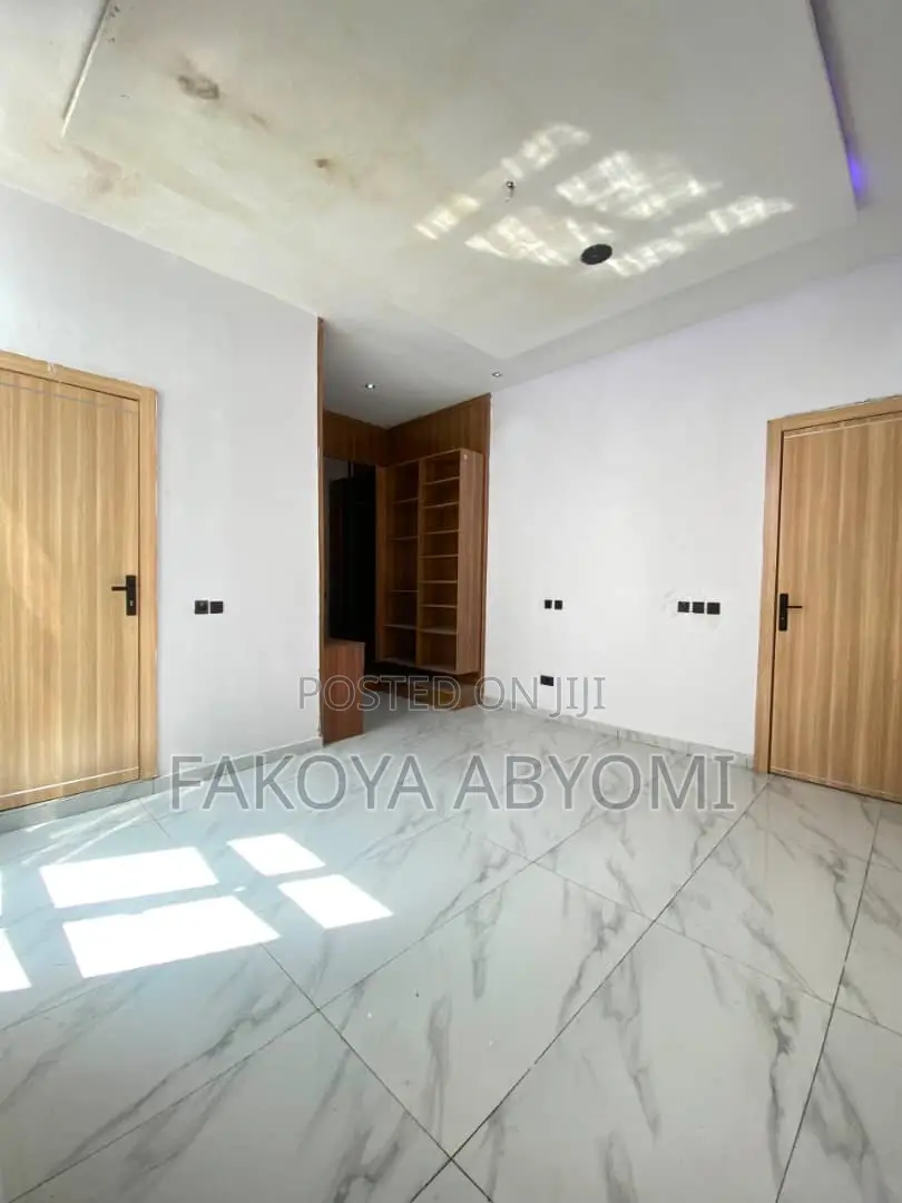 5bdrm Duplex in Chevron, Lekki Phase 2 for sale