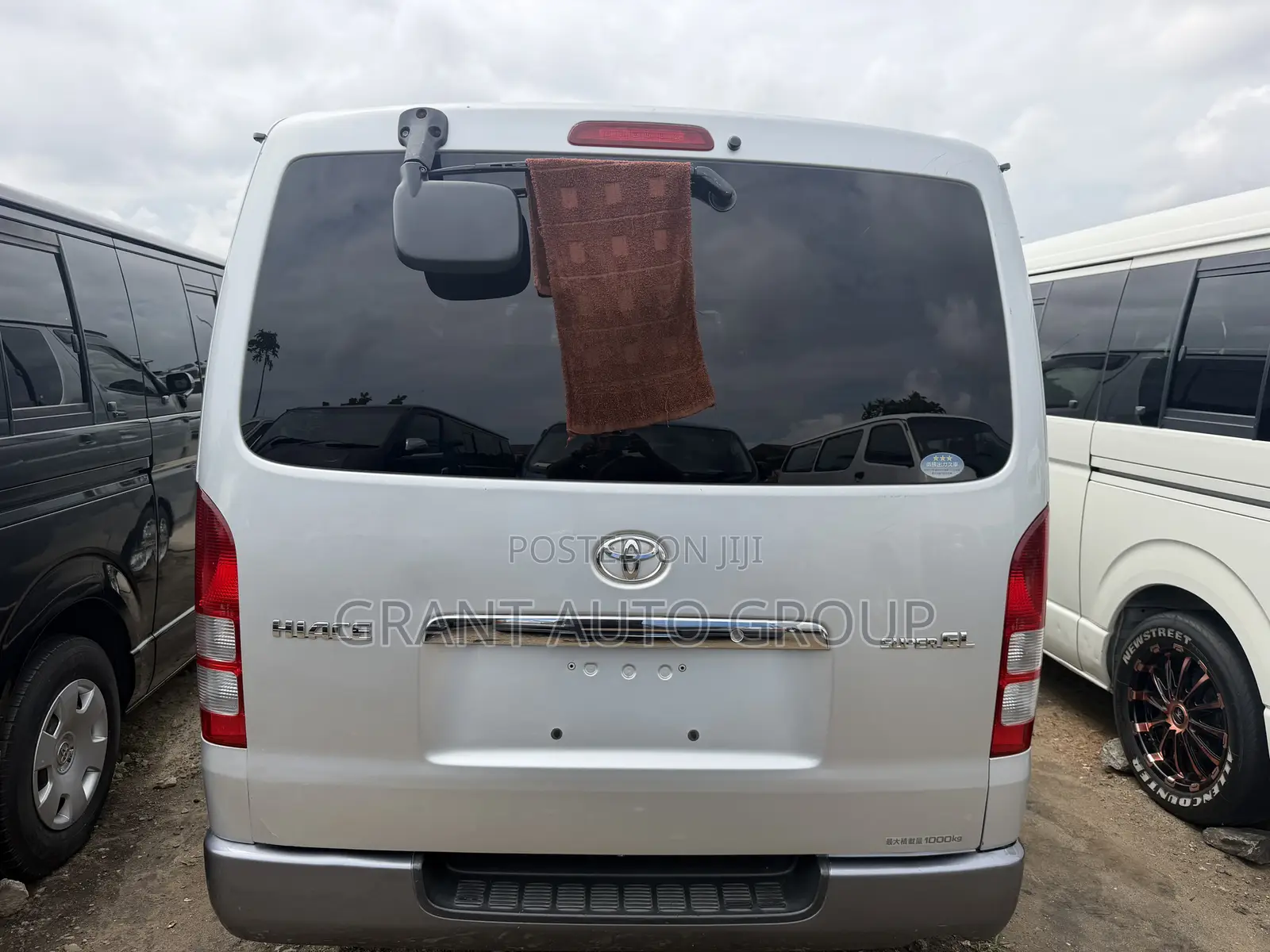 Toyota HiAce 2011 Silver