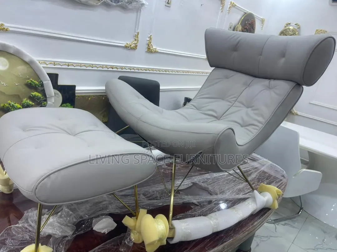 Relaxing Leather Chair With Footrest