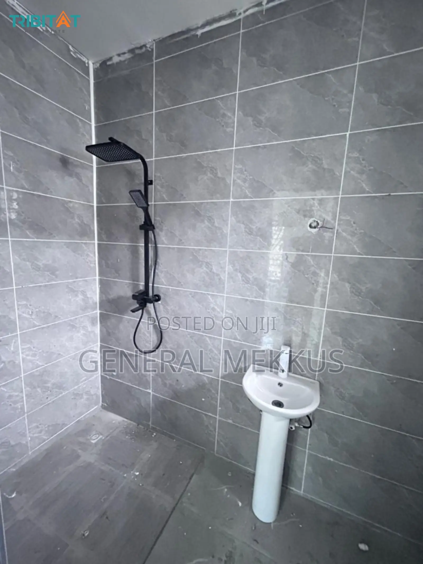 2bdrm Maisonette in Ambiance Height for sale