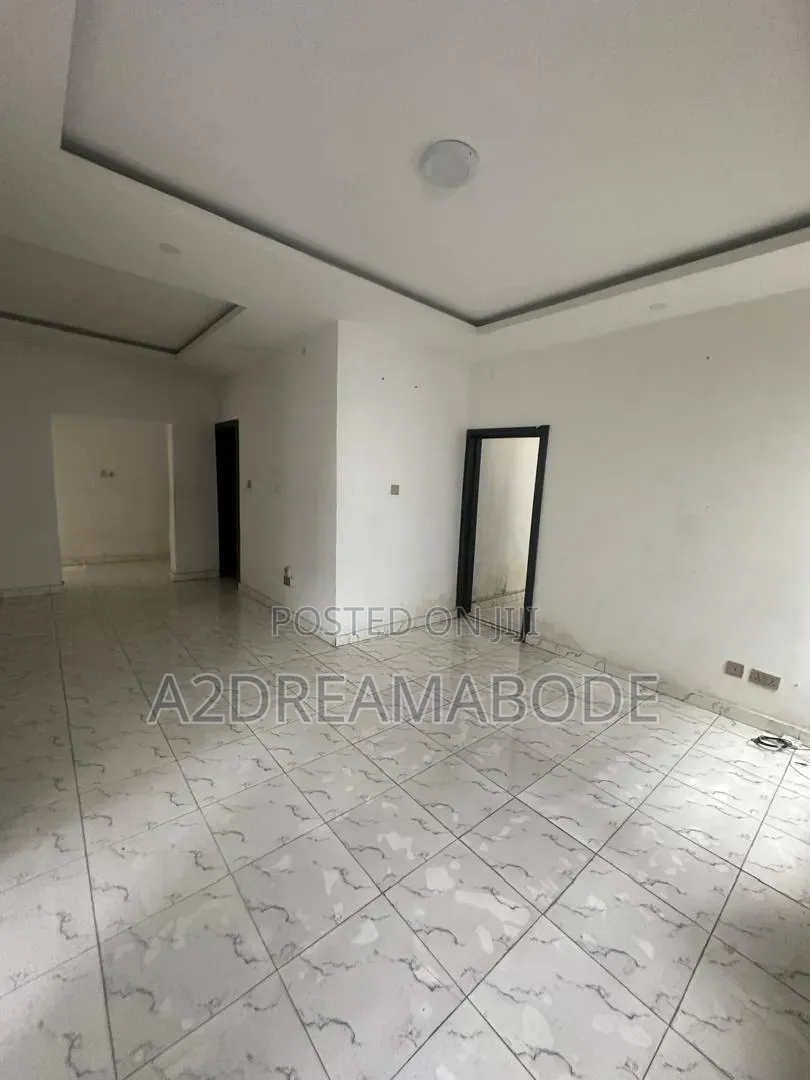3bdrm Apartment in Gbagada, Millenuim/UPS for rent
