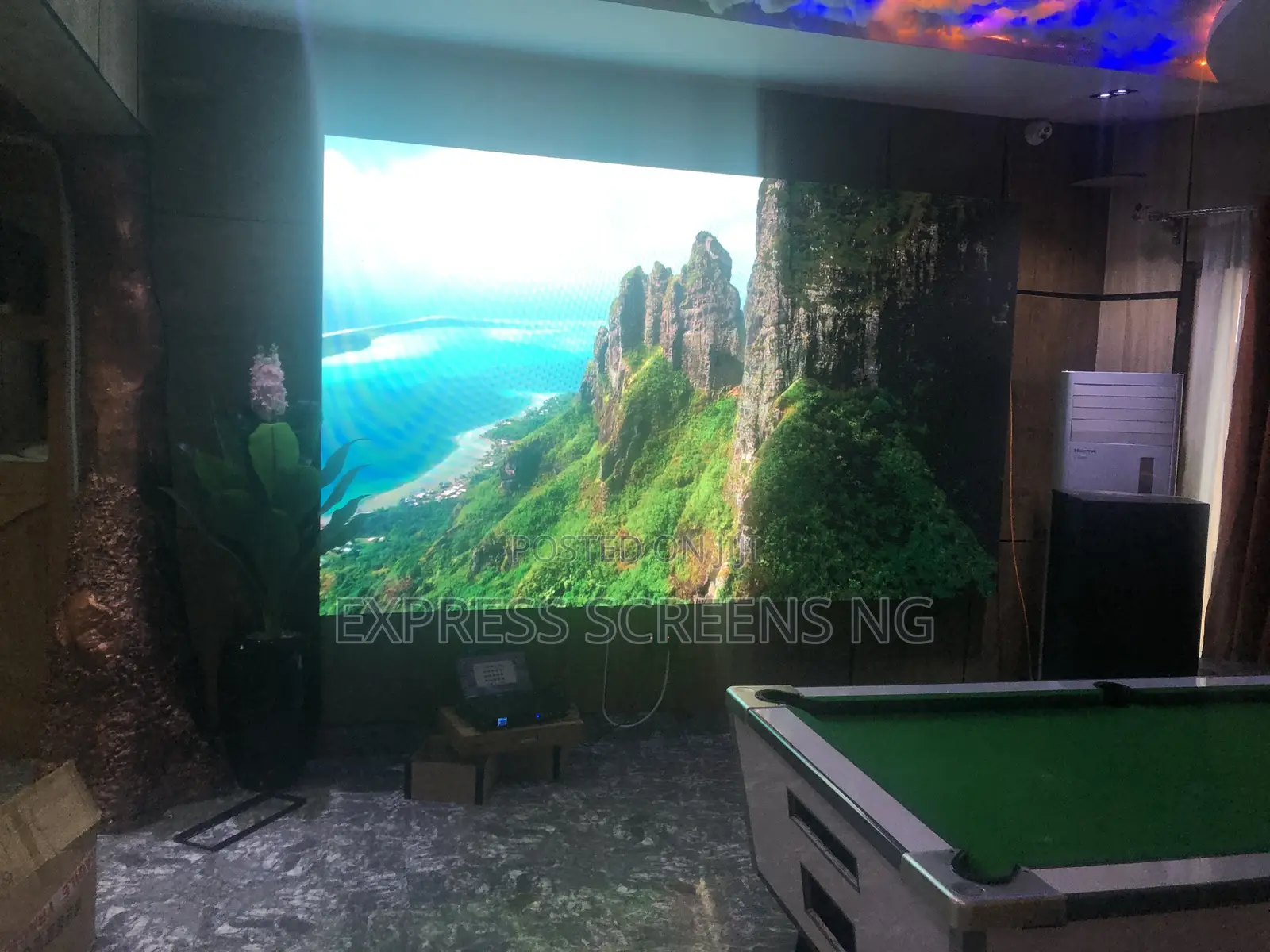 Brand New P 2.5, P4 Indoor/ Waterproofed Outdoor LED Display for Sell