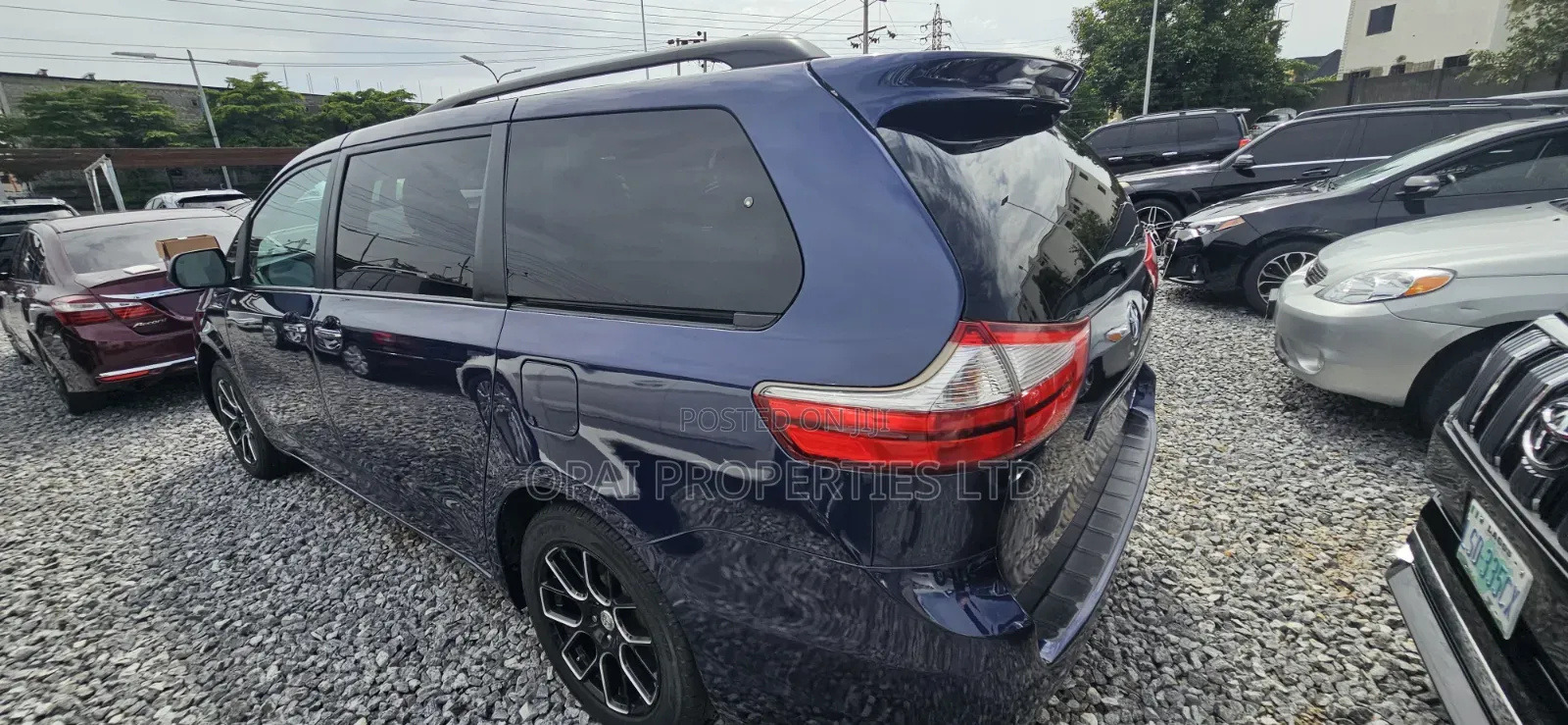 Toyota Sienna 2016 Blue