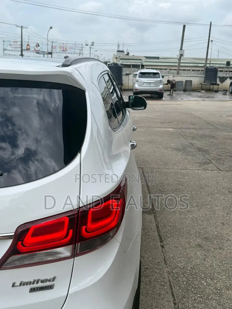 Hyundai Santa Fe Limited Ultimate AWD 2018 White