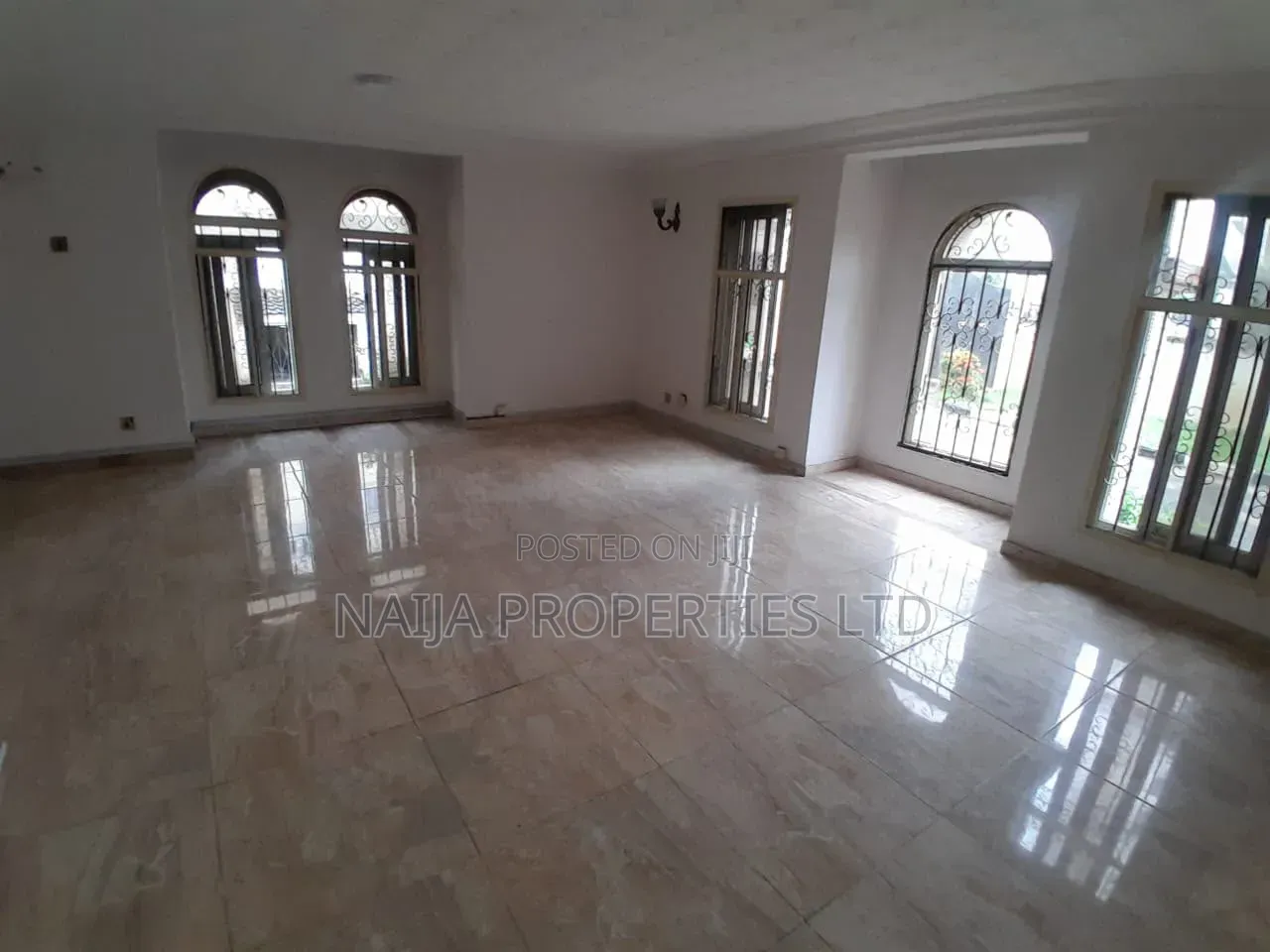 10 Bedroom Detached House With Pool at Oniru for Rent