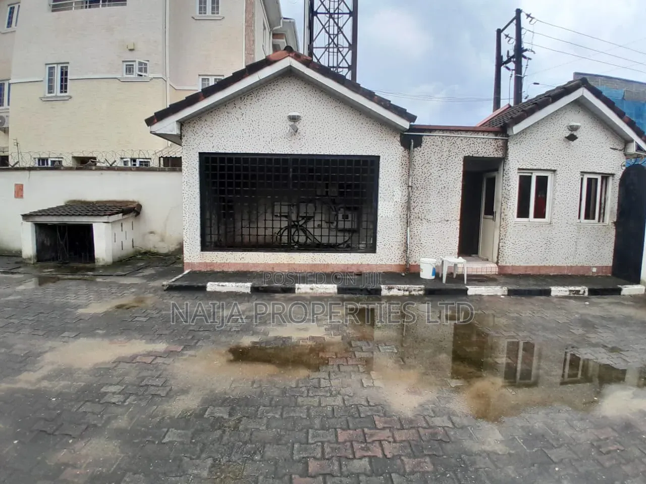 10 Bedroom Detached House With Pool at Oniru for Rent