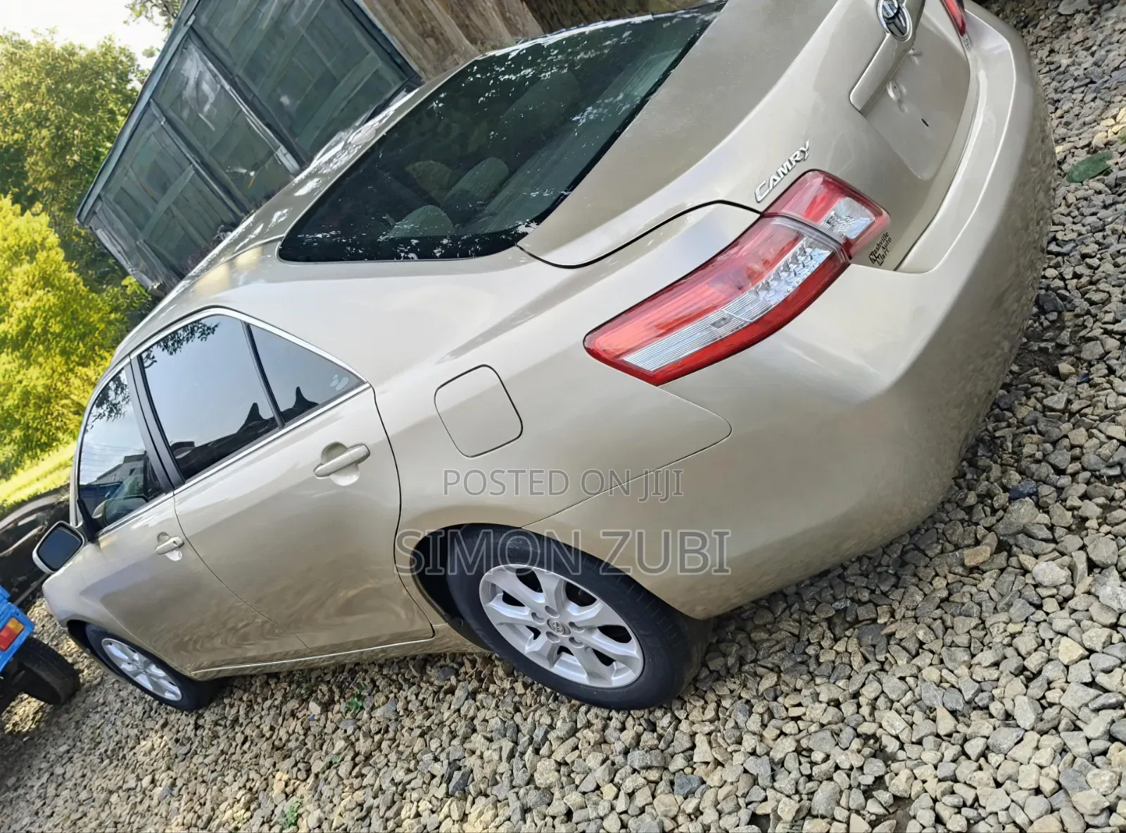 Toyota Camry LE 4dr Sedan (2.5L 4cyl 6A) 2012 Gold