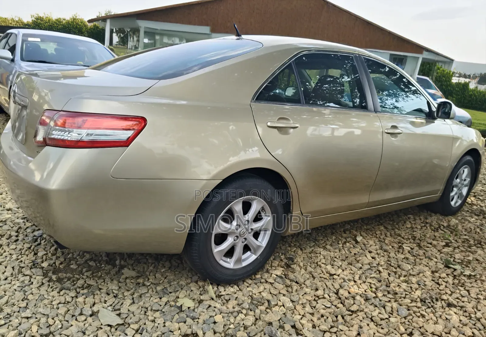 Toyota Camry LE 4dr Sedan (2.5L 4cyl 6A) 2012 Gold