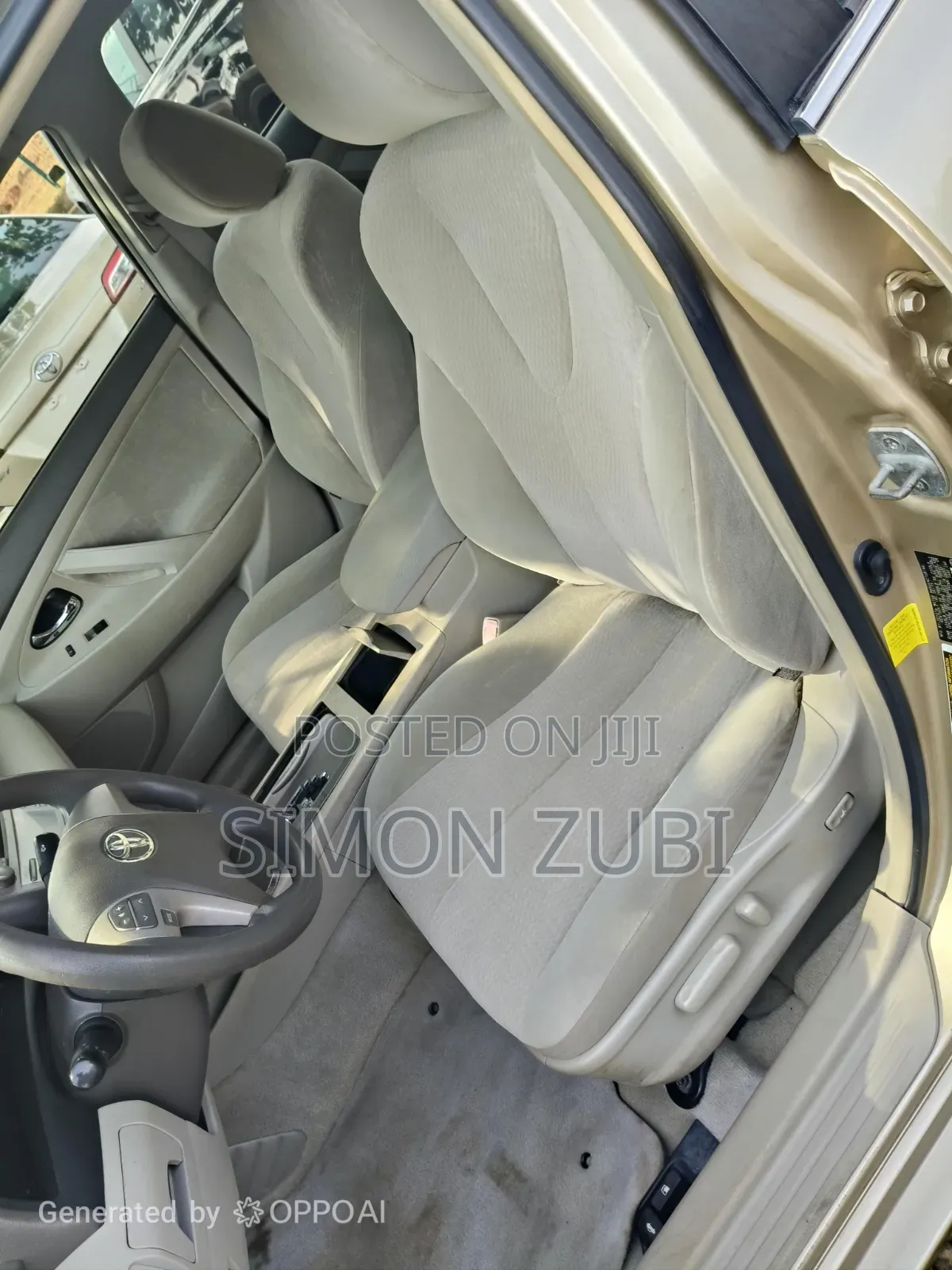 Toyota Camry LE 4dr Sedan (2.5L 4cyl 6A) 2012 Gold