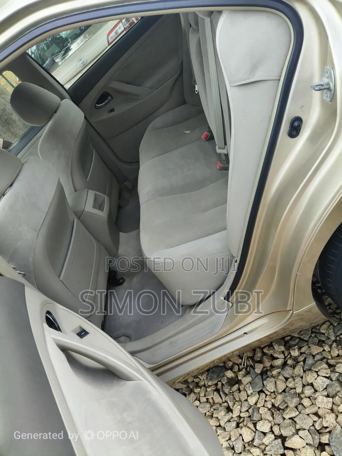 Toyota Camry LE 4dr Sedan (2.5L 4cyl 6A) 2012 Gold