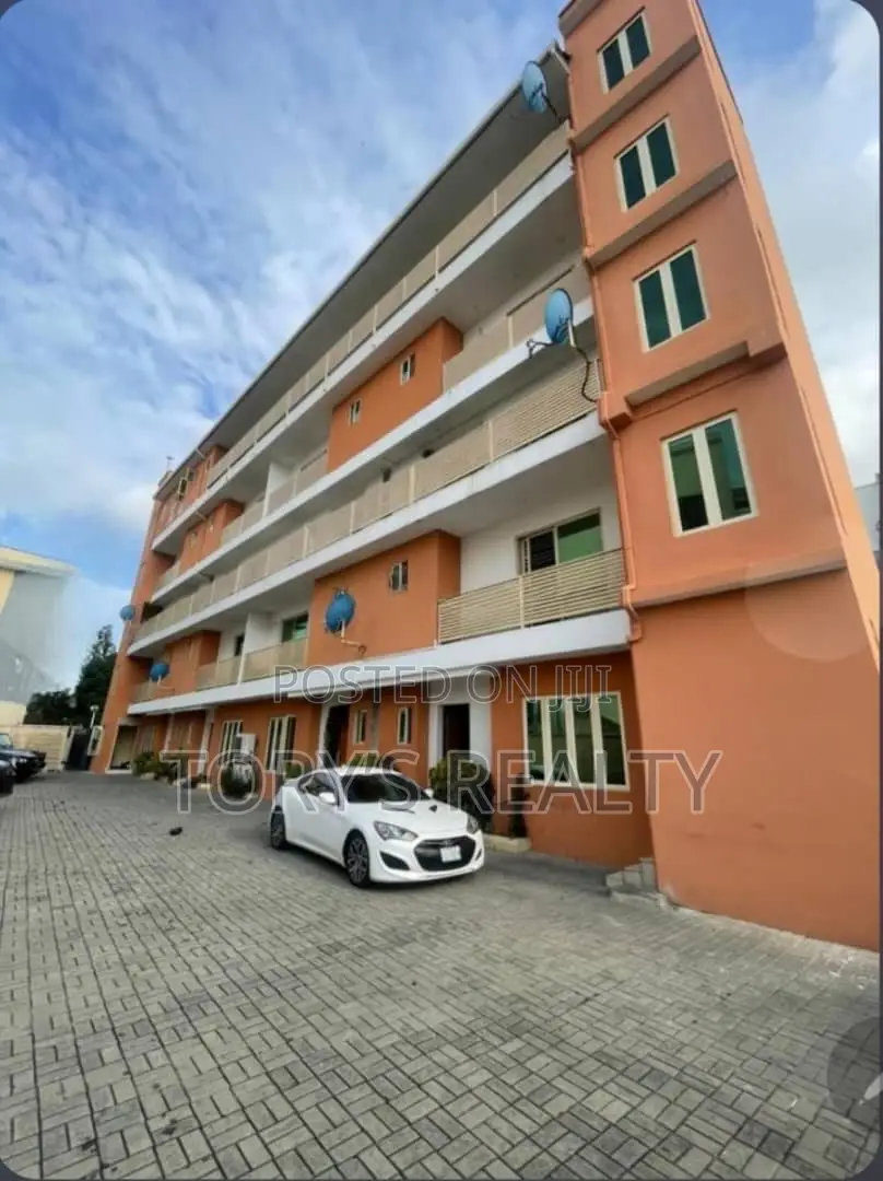 2bdrm Apartment in Lekki Phase 1 for rent