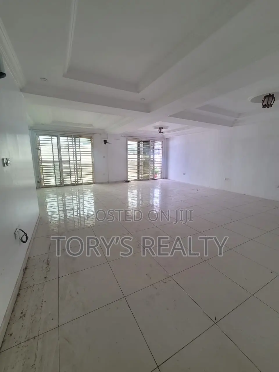 2bdrm Apartment in Lekki Phase 1 for rent