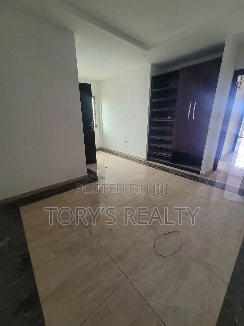 2bdrm Apartment in Lekki Phase 1 for rent