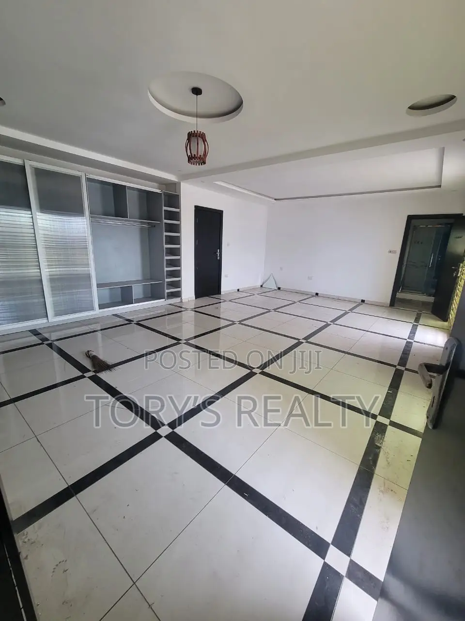 2bdrm Apartment in Lekki Phase 1 for rent