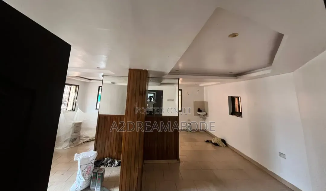 9bdrm Duplex in Cmd Road, GRA Phase 2 Shangisha for rent
