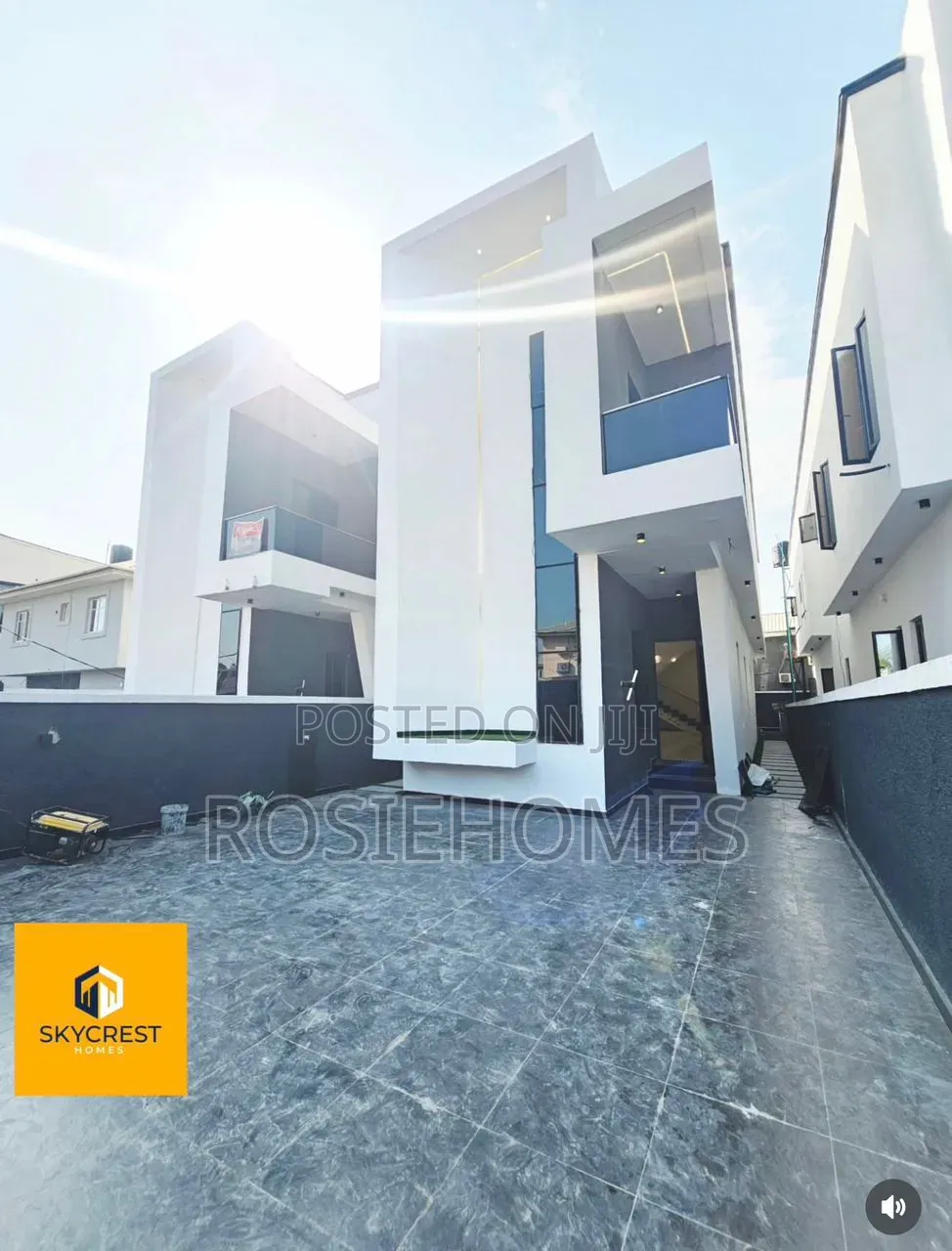 5bdrm Duplex in Thomas Estate for sale