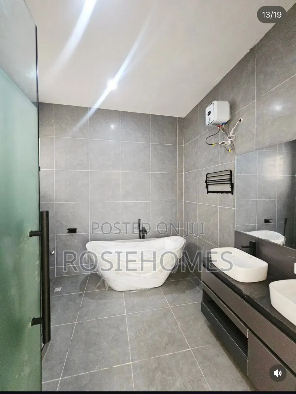 5bdrm Duplex in Thomas Estate for sale
