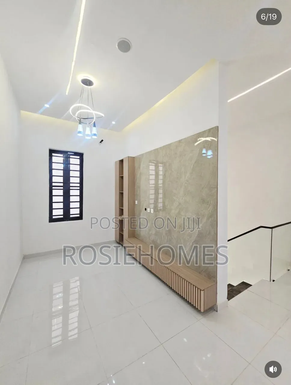 5bdrm Duplex in Thomas Estate for sale