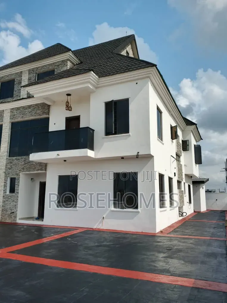 5bdrm Duplex in Chaplain Court, Ogombo for sale