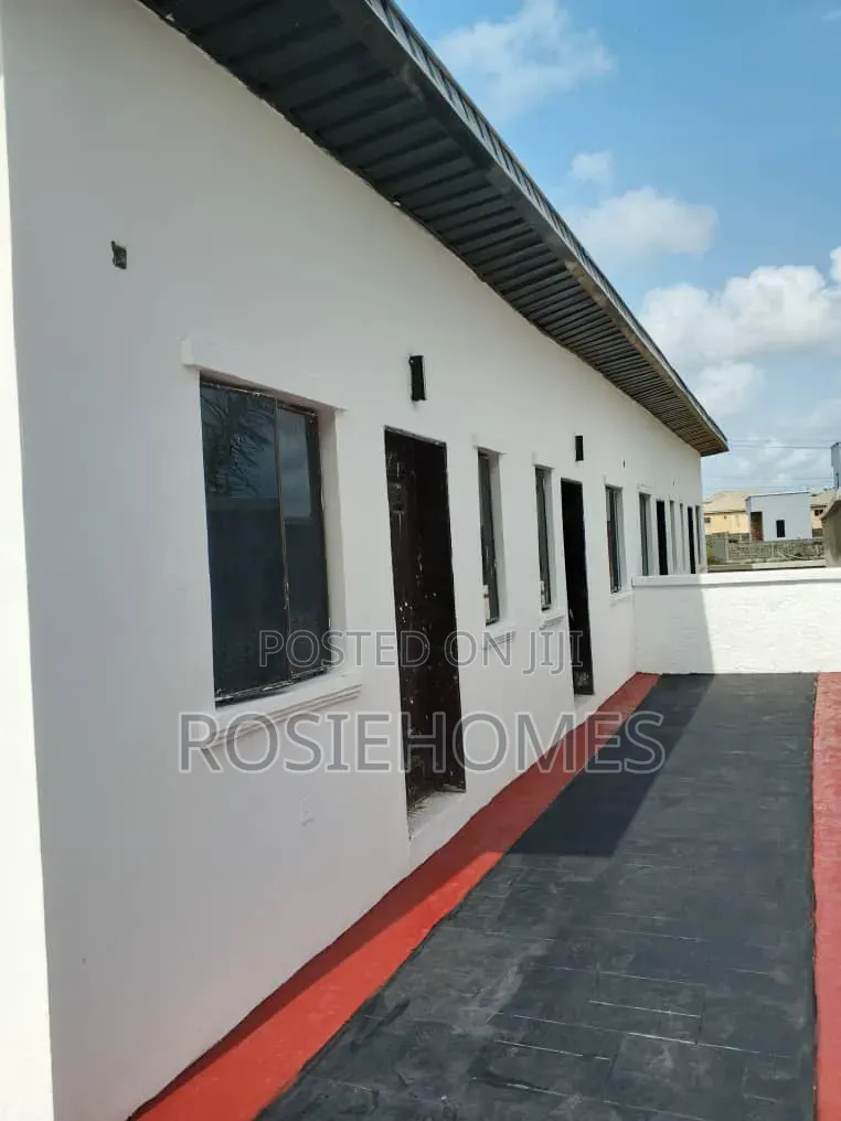 5bdrm Duplex in Chaplain Court, Ogombo for sale