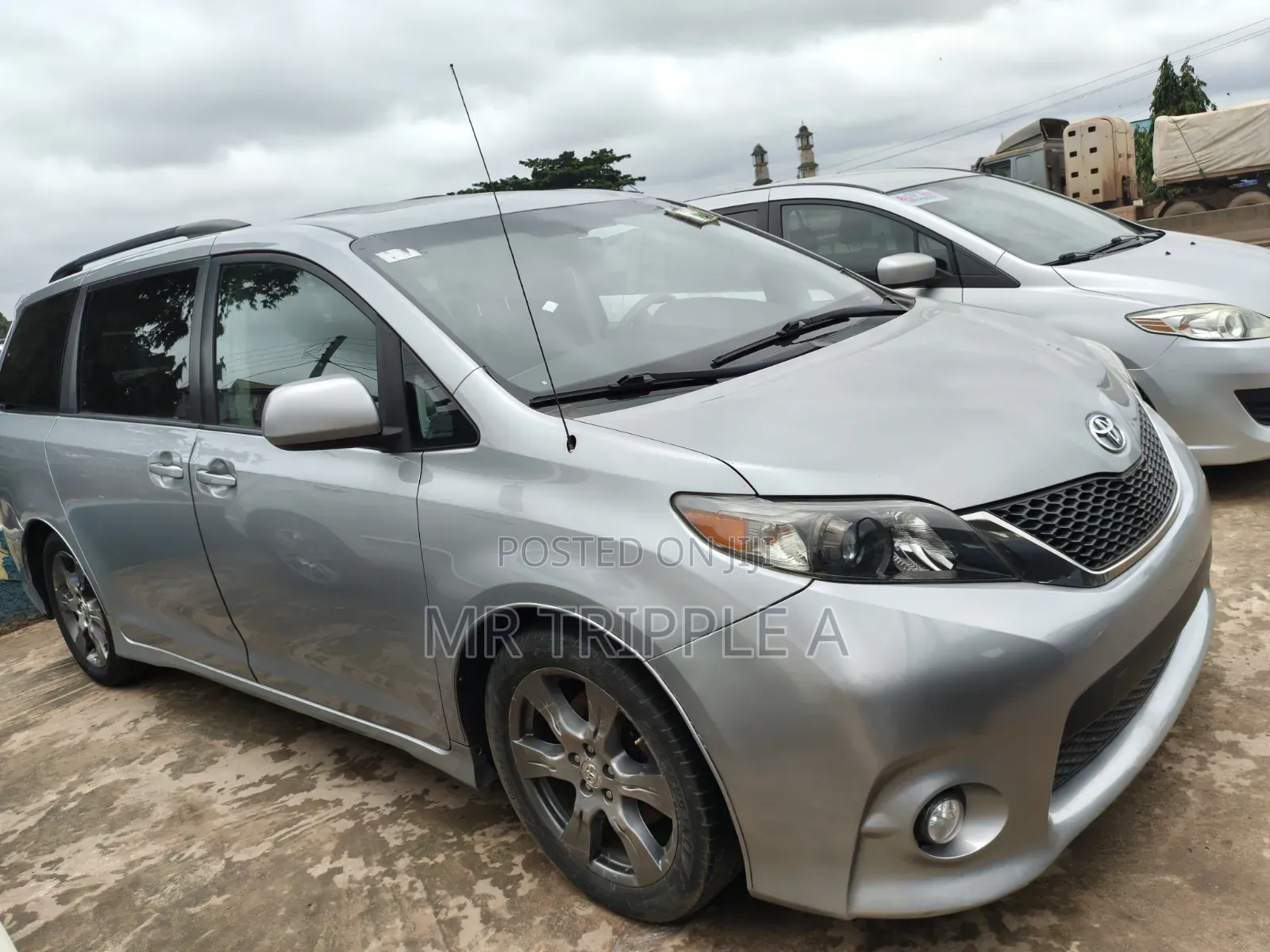 Toyota Sienna 2012 Silver