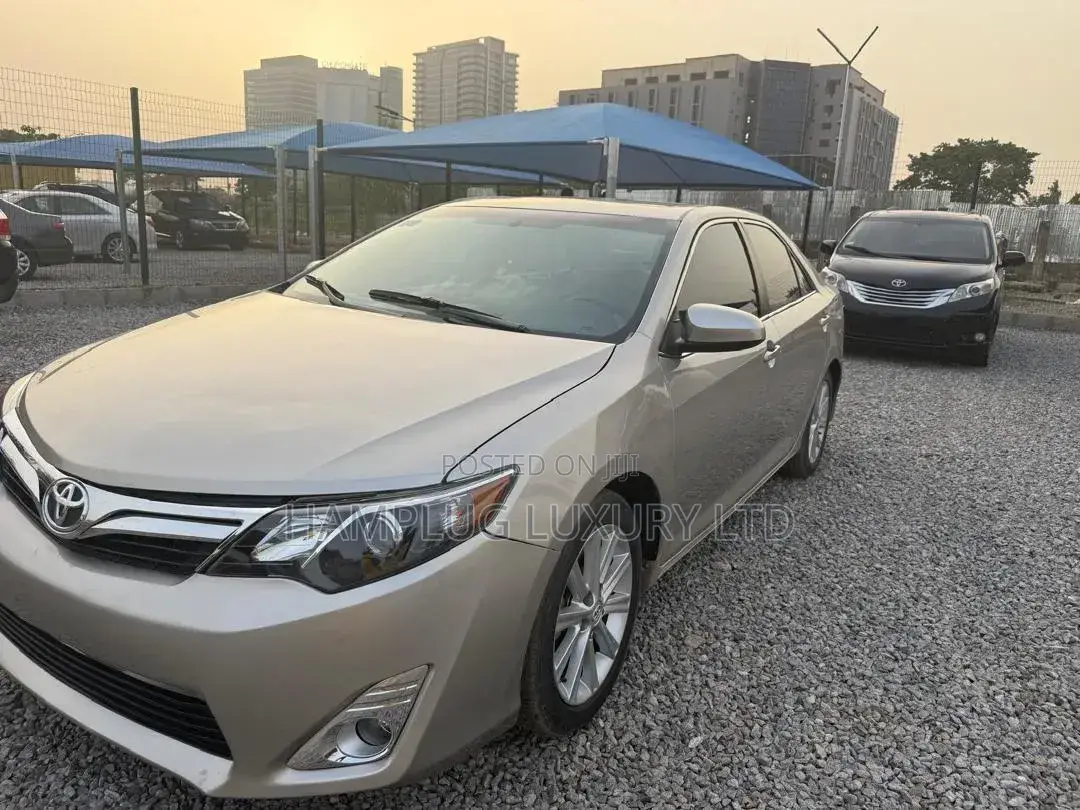 Toyota Camry 2014 Gold