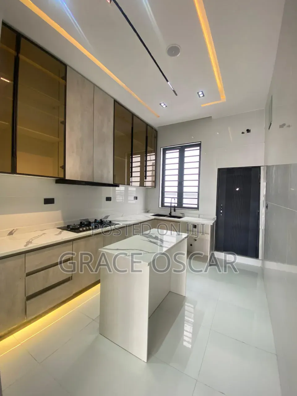 4bdrm Duplex in Ikota for sale