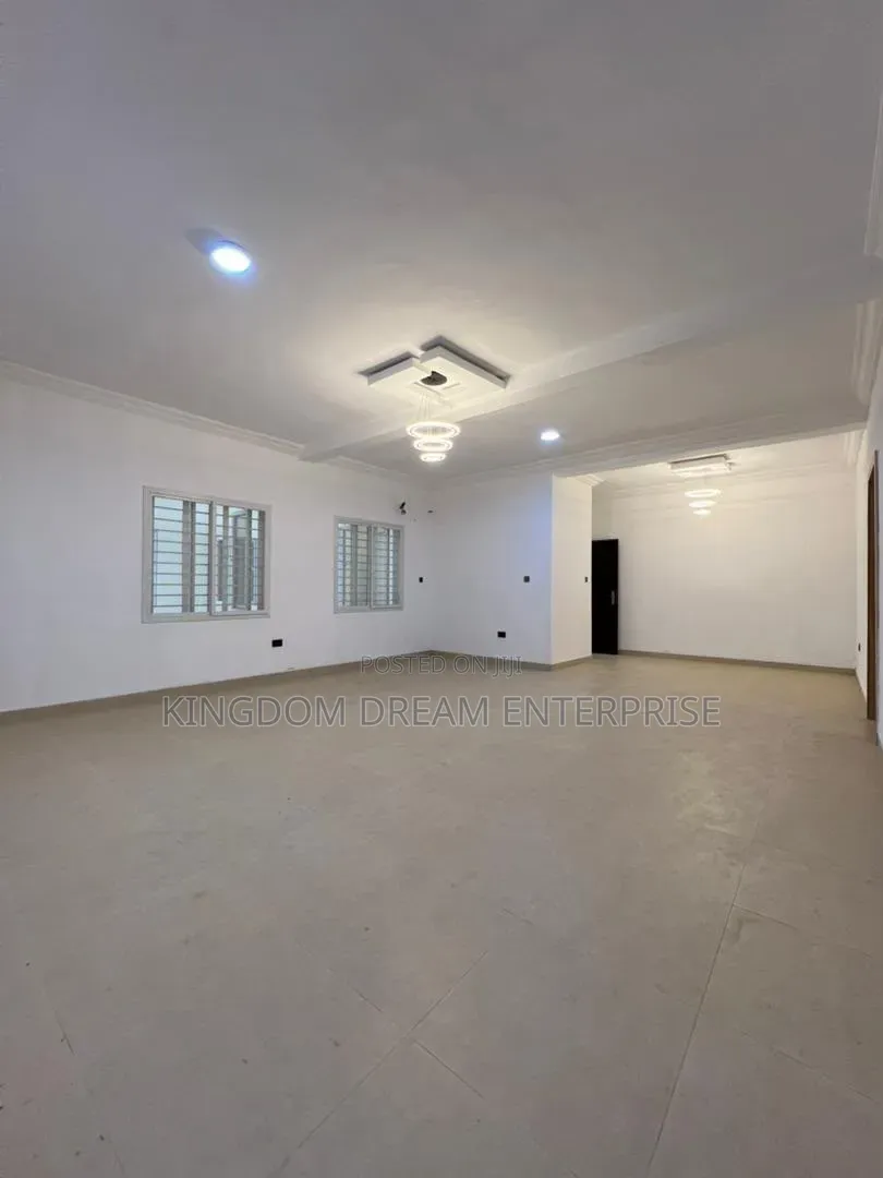 3bdrm Apartment in Mobile Road Ilaje for rent