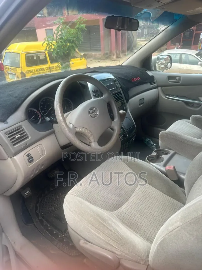 Toyota Sienna CE AWD 2006 Gold