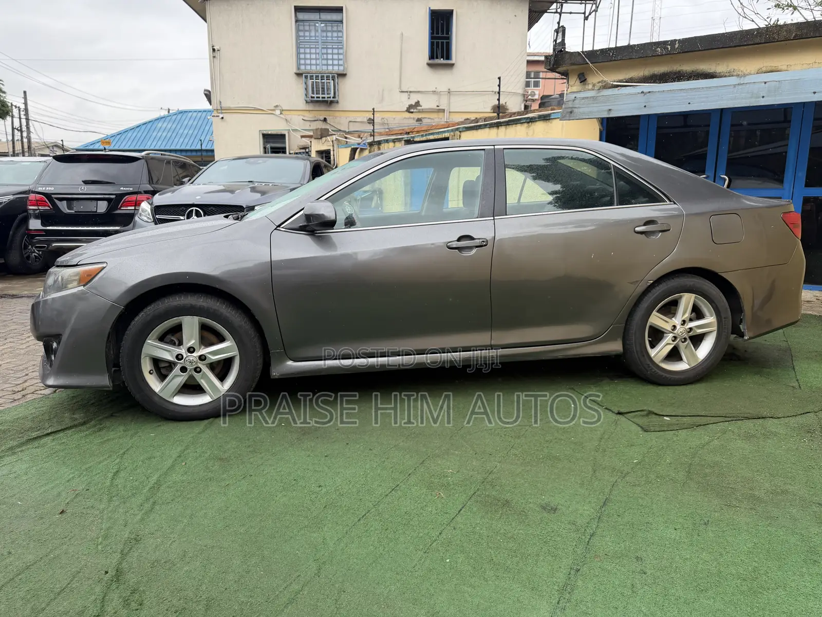 Toyota Camry SE 4dr Sedan (2.5L 4cyl 6A) 2014 Gray