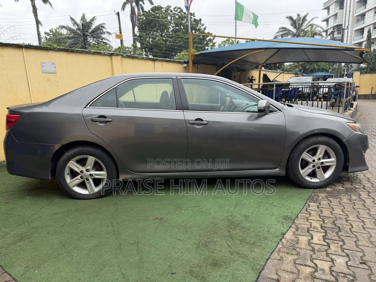 Toyota Camry SE 4dr Sedan (2.5L 4cyl 6A) 2014 Gray