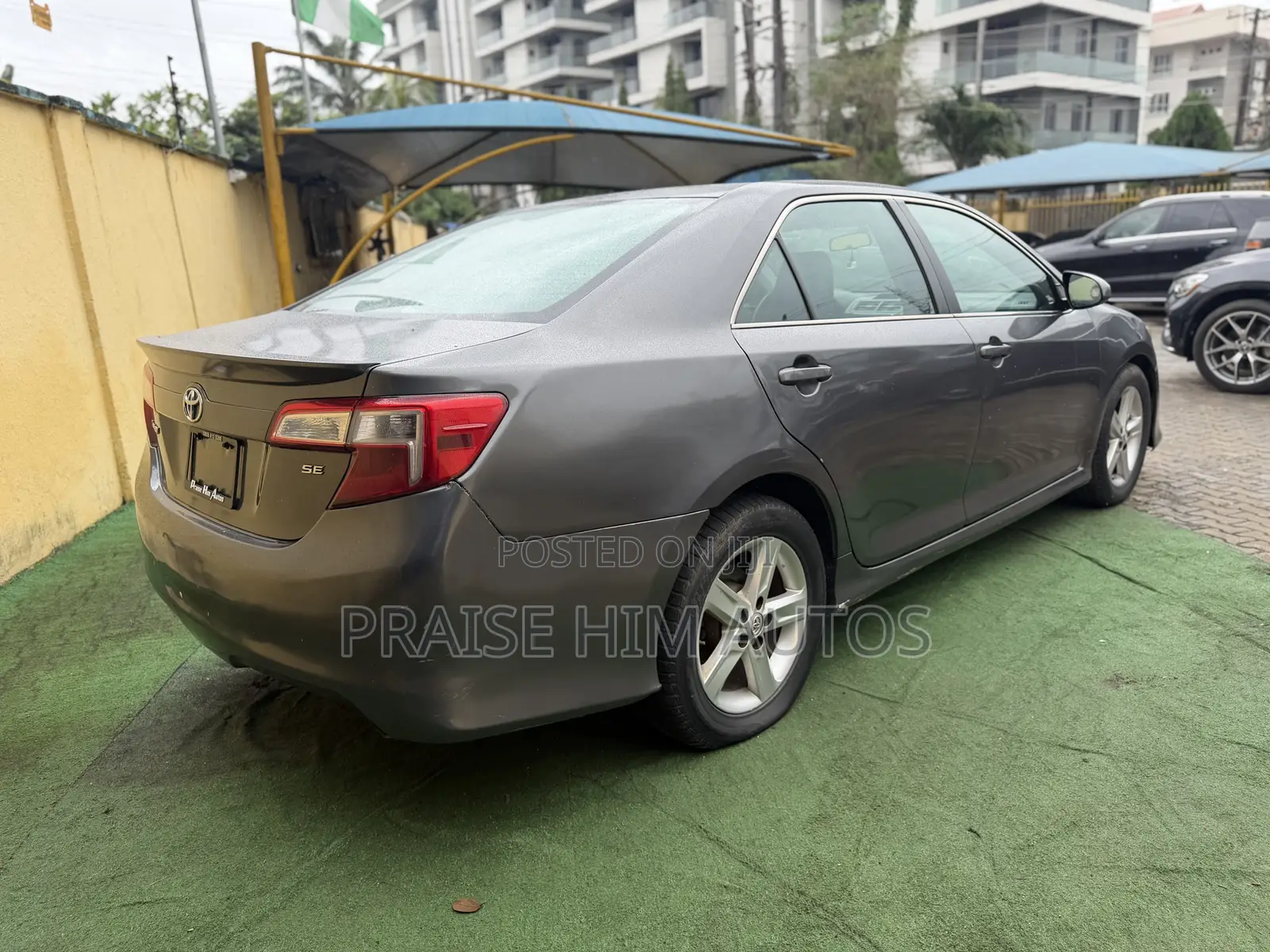 Toyota Camry SE 4dr Sedan (2.5L 4cyl 6A) 2014 Gray