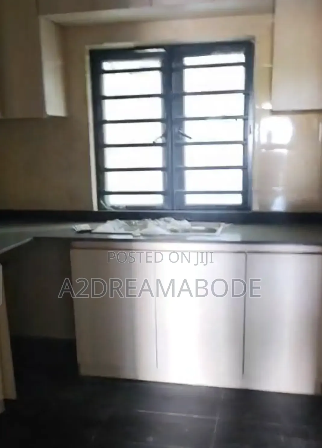 3bdrm Apartment in Yaba, Onike for rent