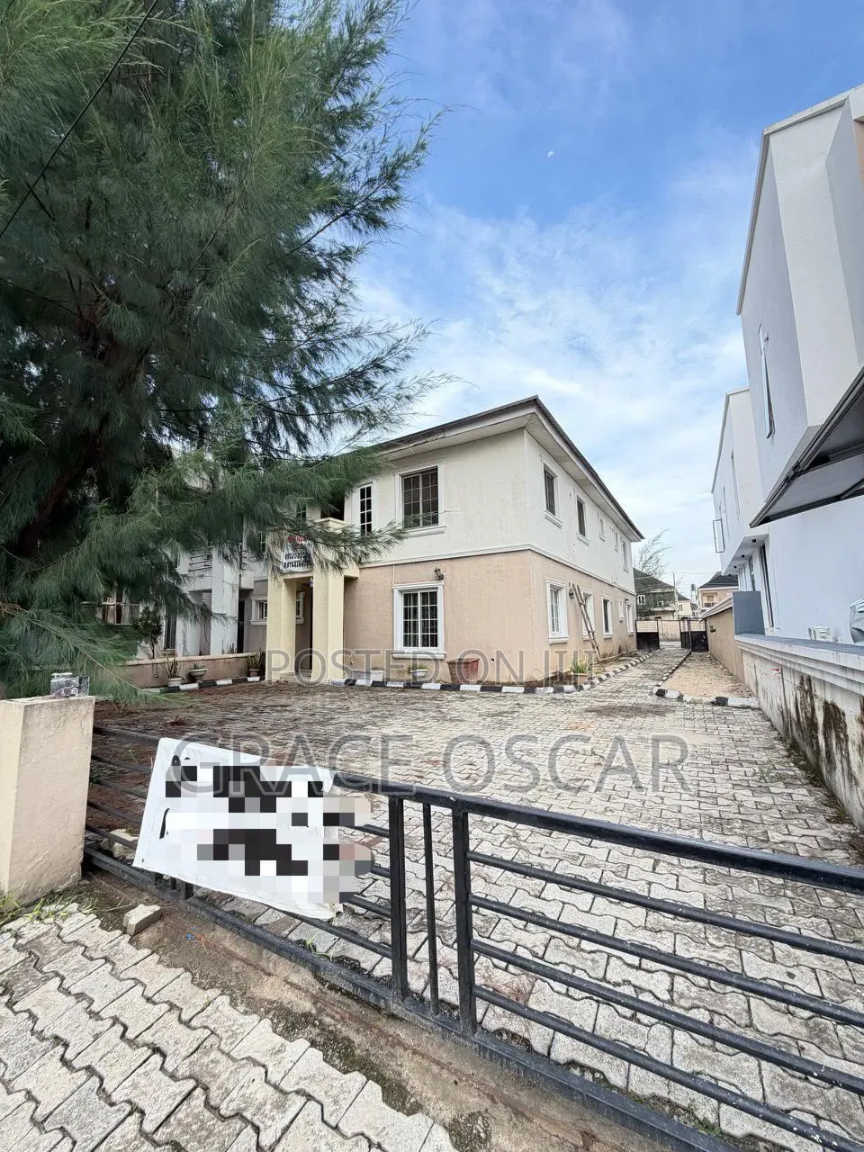 4bdrm Duplex in Ikota for sale