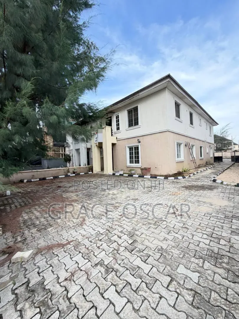 4bdrm Duplex in Ikota for sale