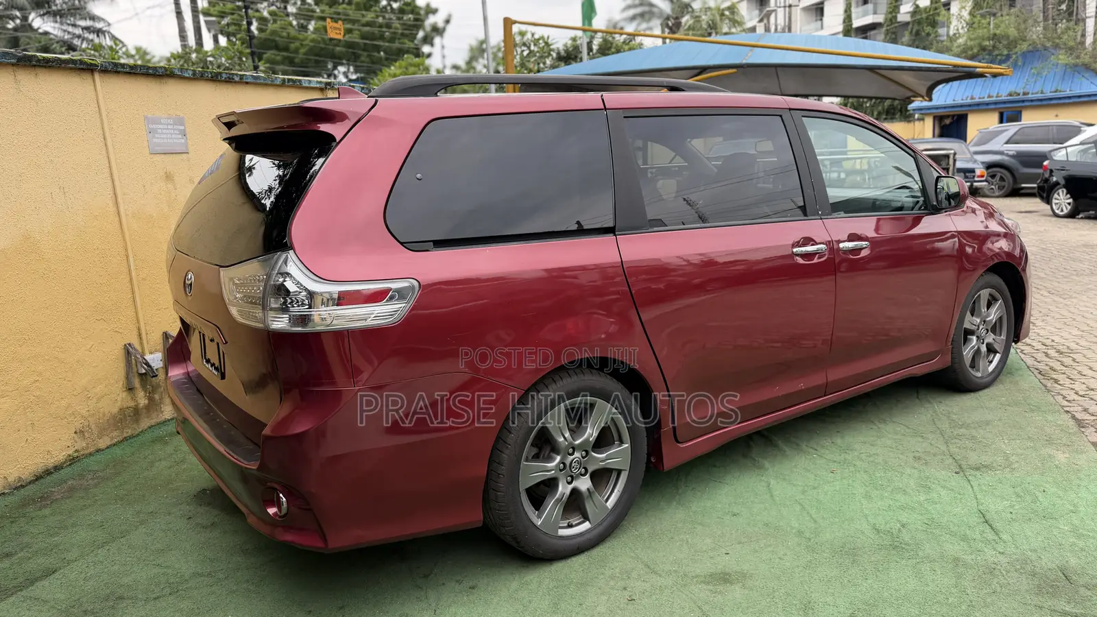 Toyota Sienna SE Premium (3.5L 6cyl 8A) 2018 Maroon